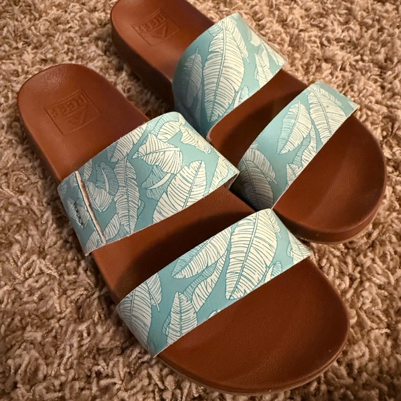 Reef Shoes - Reef Leaf Print Slides